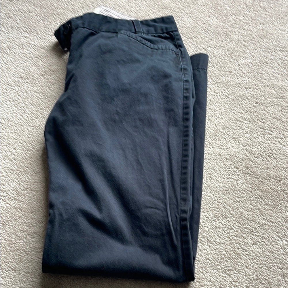 Women’s size 4 Loft Julie pants. Worn in good condition